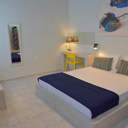 Tsakonas Plakes * Plaka (Milos)