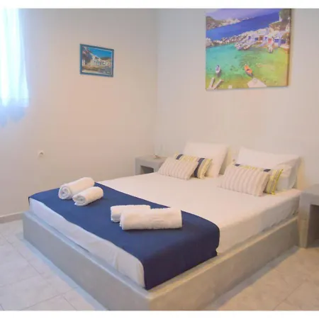 Tsakonas Plakes Plaka (Milos)