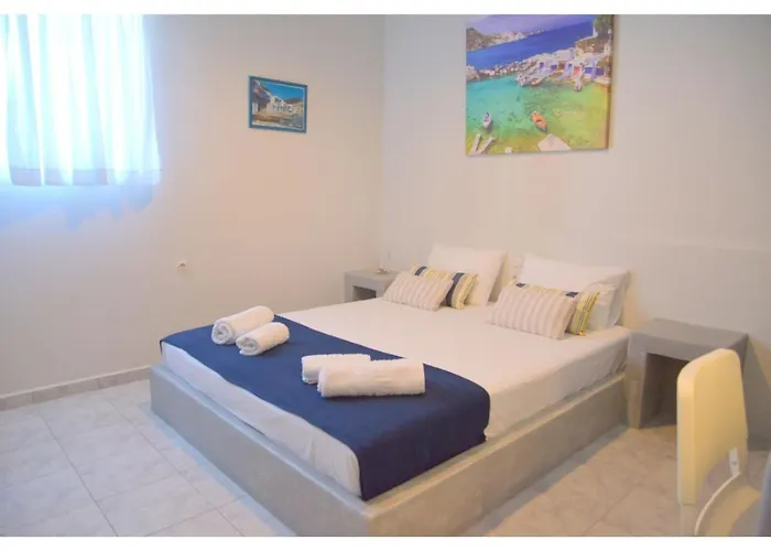 Tsakonas Plakes Plaka (Milos)