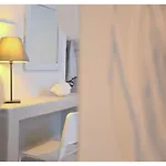 Daire Tsakonas Plakes Plaka (Milos)