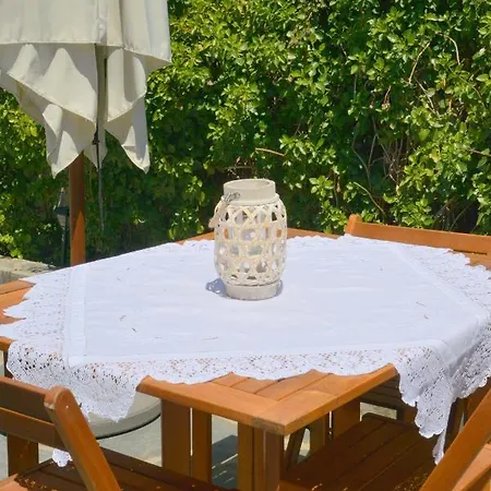 Tsakonas Plakes Plaka (Milos)