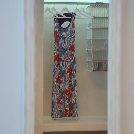 Tsakonas Plakes * Plaka (Milos)