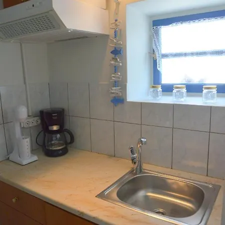 Tsakonas Plakes * Plaka (Milos)