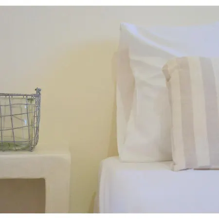 Tsakonas Plakes * Plaka (Milos)