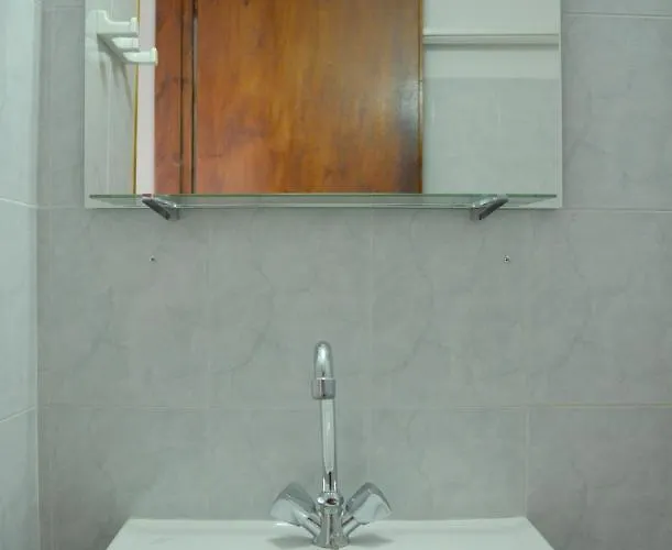 Tsakonas Plakes * Plaka (Milos)