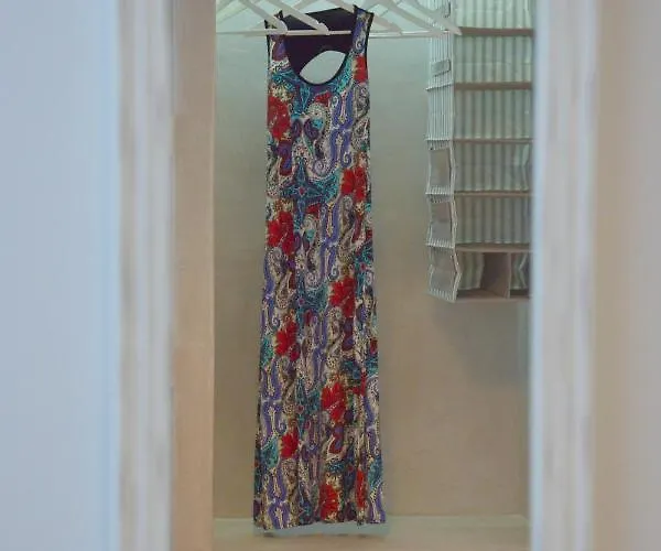 Tsakonas Plakes * Plaka (Milos)